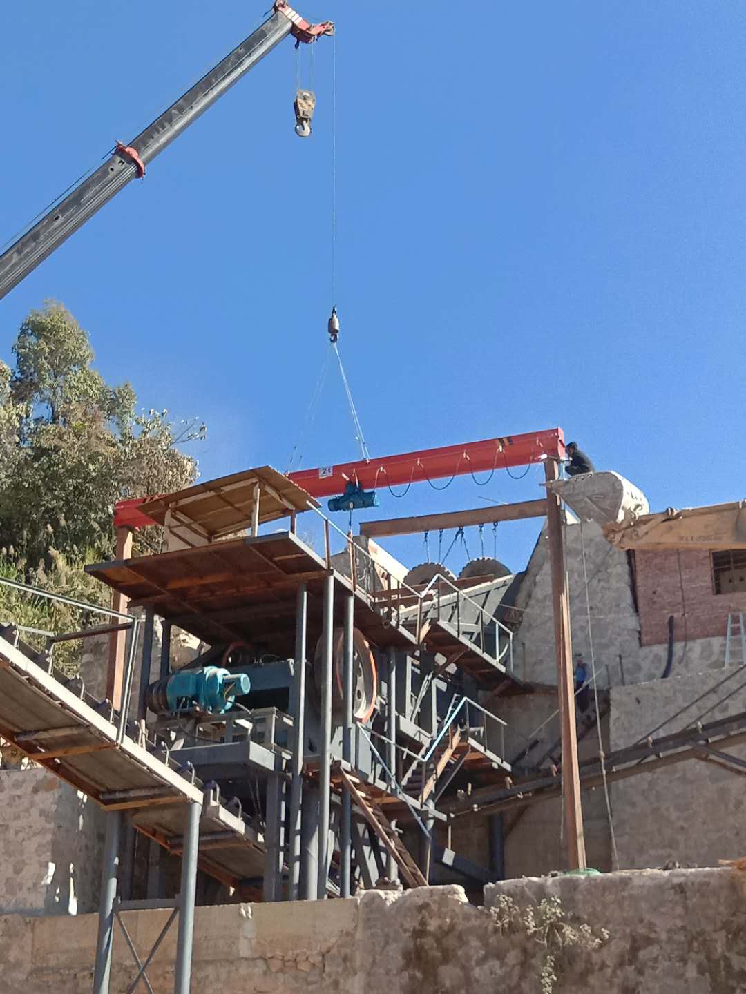 电动单梁起重机安装现场